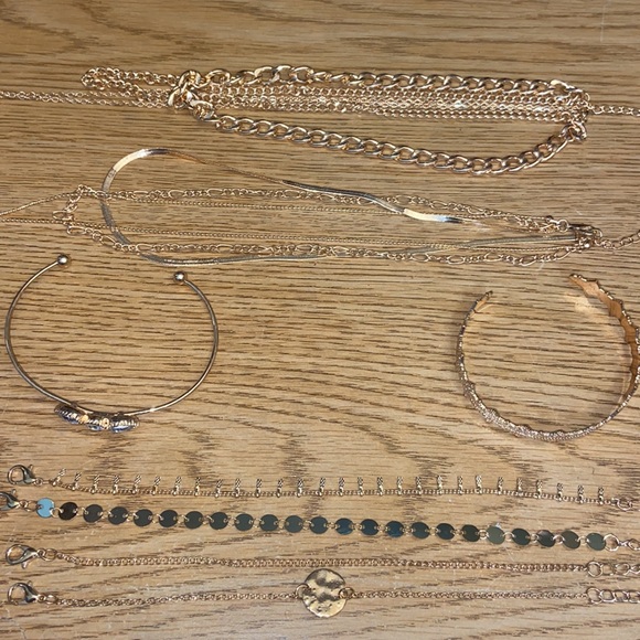 8 Piece Jewelry set - 2 Necklaces - 6 bracelets - Picture 2 of 4